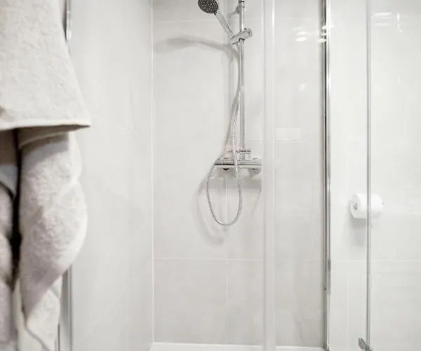 Niron Dom Z Papieru Sztokholm * Pila (Pila)